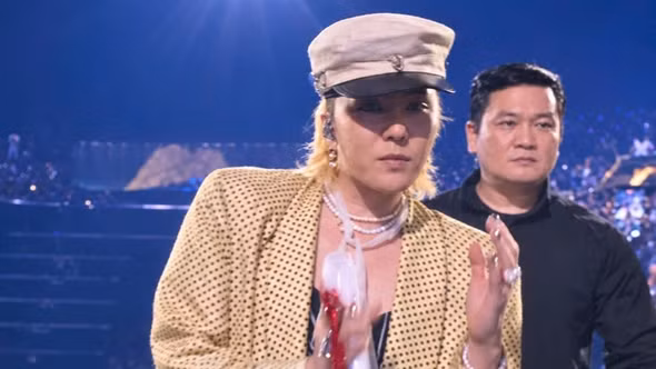 BigBang bùng nổ tại Mỹ Đình, G-Dragon đập vỡ đàn guitar