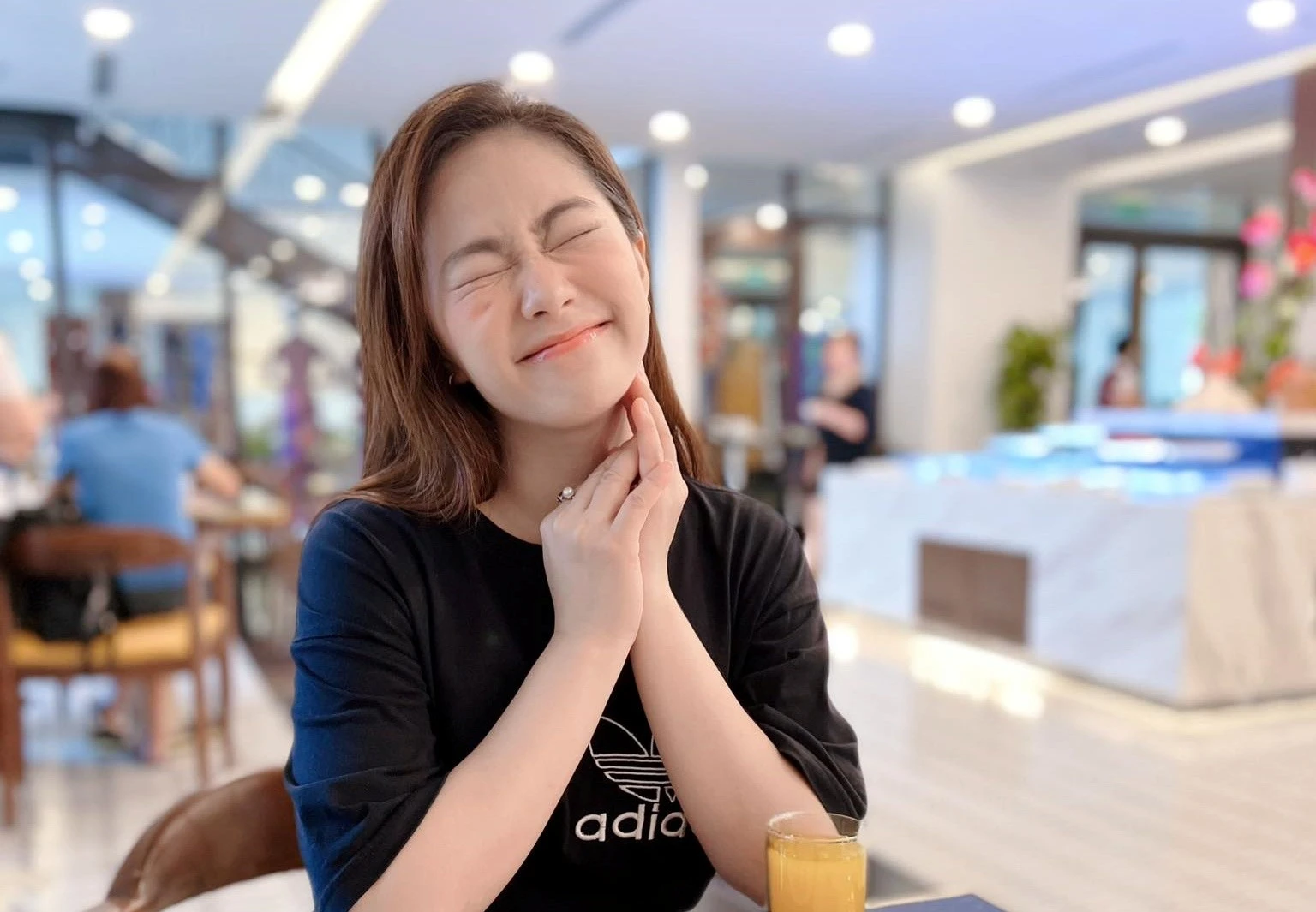 Lương Bích Hữu da trắng mịn, nhan sắc "lão hóa ngược" ở tuổi 42
