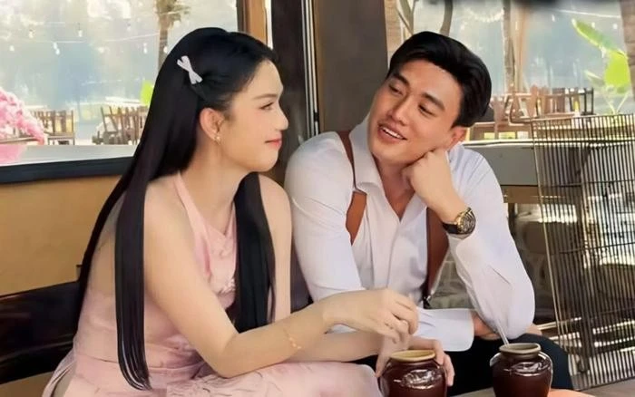 Quốc Trường thân mật Ngọc Trinh gây chú ý