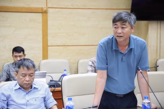 Đại diện các nhà thầu báo cáo.