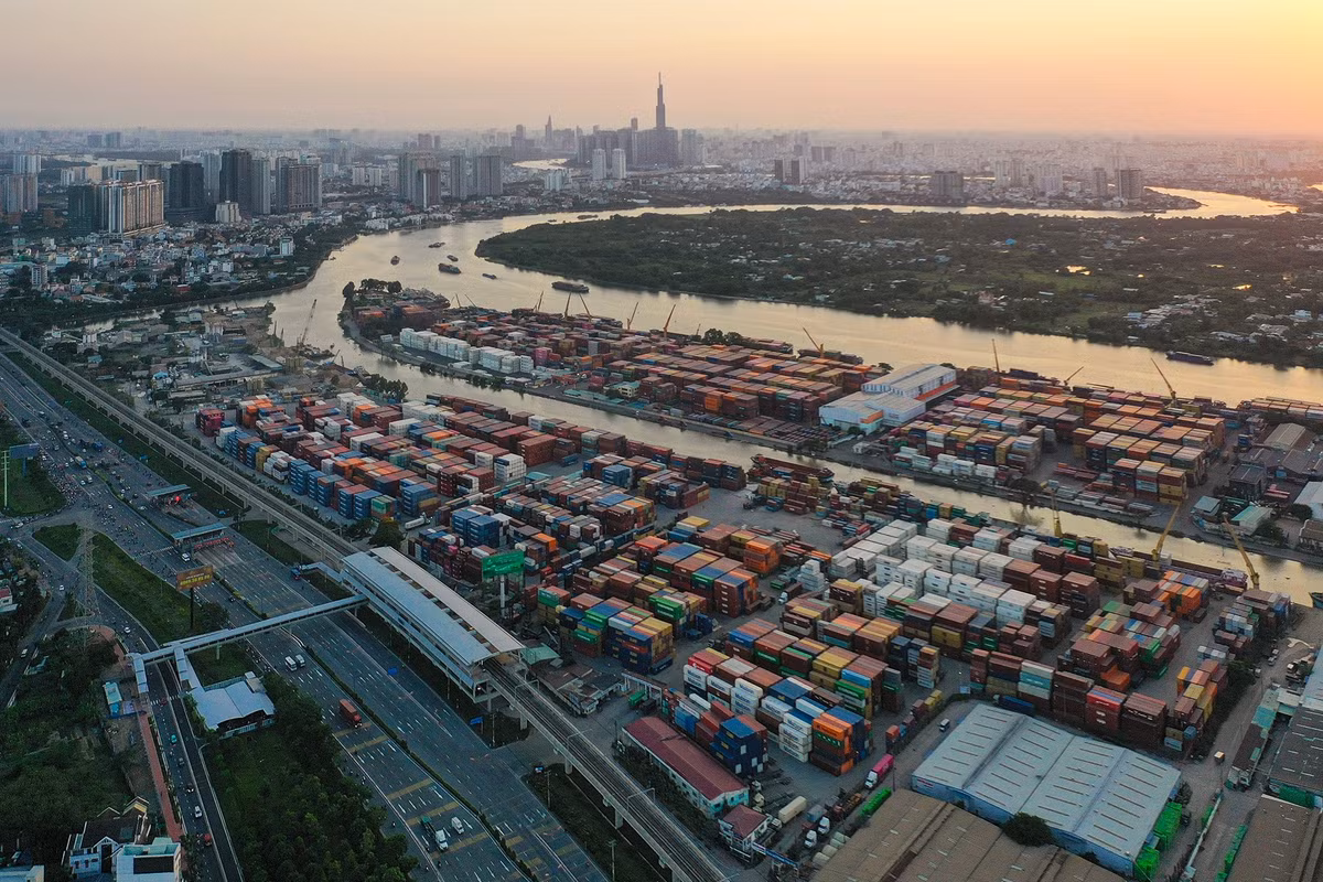 ICD Phước Long 3 là một trong những trung tâm logistics quan trọng của TP.HCM, đảm nhận chức năng gom hàng, lưu trữ và trung chuyển container giữa các khu công nghiệp với hệ thống cảng biển. Sự phát triển của các cảng cạn như Phước Long 3 góp phần nâng cao năng lực vận tải, giảm chi phí logistics và tăng sức cạnh tranh cho hoạt động xuất nhập khẩu của thành phố.