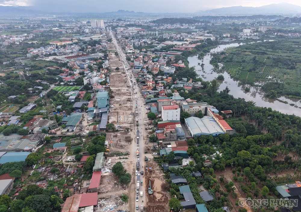 Gallery - Quốc lộ 6 ùn tắc kéo dài, người dân chật vật di chuyển qua đại công trường - image 2