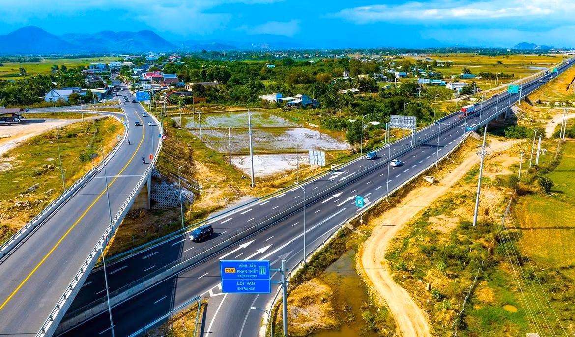 Cả nước có khoảng 2.340km đường cao tốc đã, đang được phân kỳ đầu tư. (Ảnh: P.Trang)