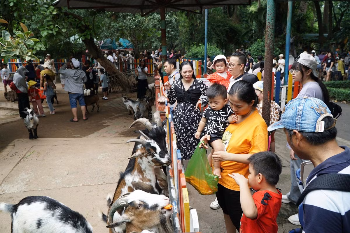 Gallery - Thảo Cầm Viên, Dinh Độc Lập chật kín người dịp lễ 2/9