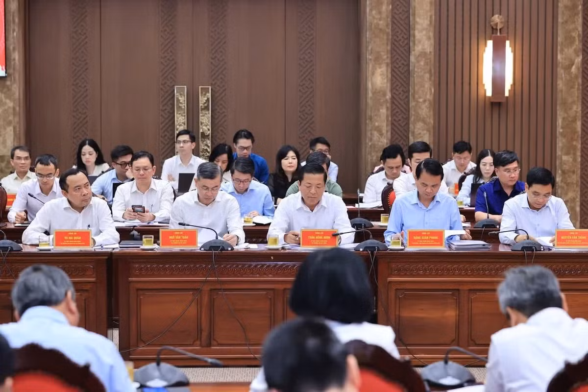 Các đại biểu tham dự cuộc làm việc.