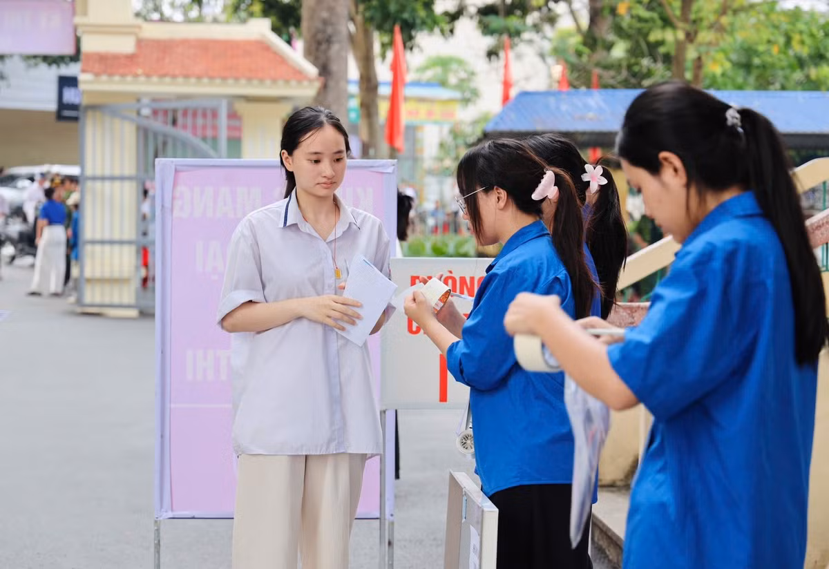 Thí sinh được thi tốt nghiệp THPT tại địa phương. Ảnh: Văn Mạnh