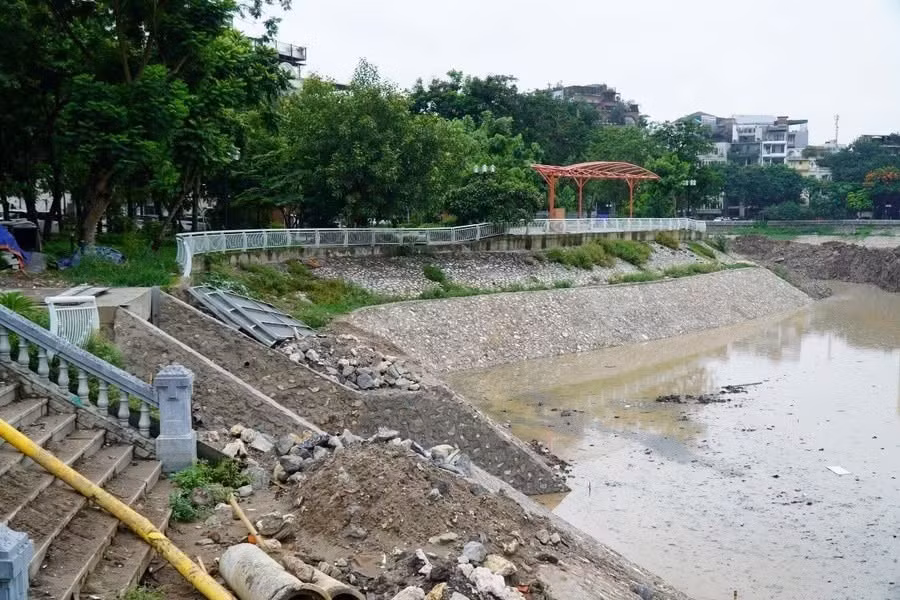 Hệ thống trạm bơm và các công trình tiêu thoát nước cũng nằm trong danh mục đầu tư của dự án. Đây là những hạng mục quan trọng, giúp nâng cao năng lực vận hành của hồ cũng như hỗ trợ tiêu úng cho khu vực trong điều kiện thời tiết mưa lũ.