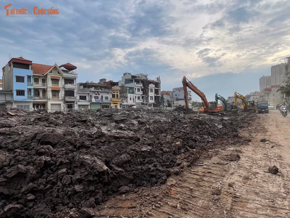 Kênh La Khê có chiều dài cải tạo hơn 5 km, giữ vai trò là tuyến dẫn nước chính của Dự án cải thiện hệ thống tiêu nước khu vực phía Tây TP Hà Nội.