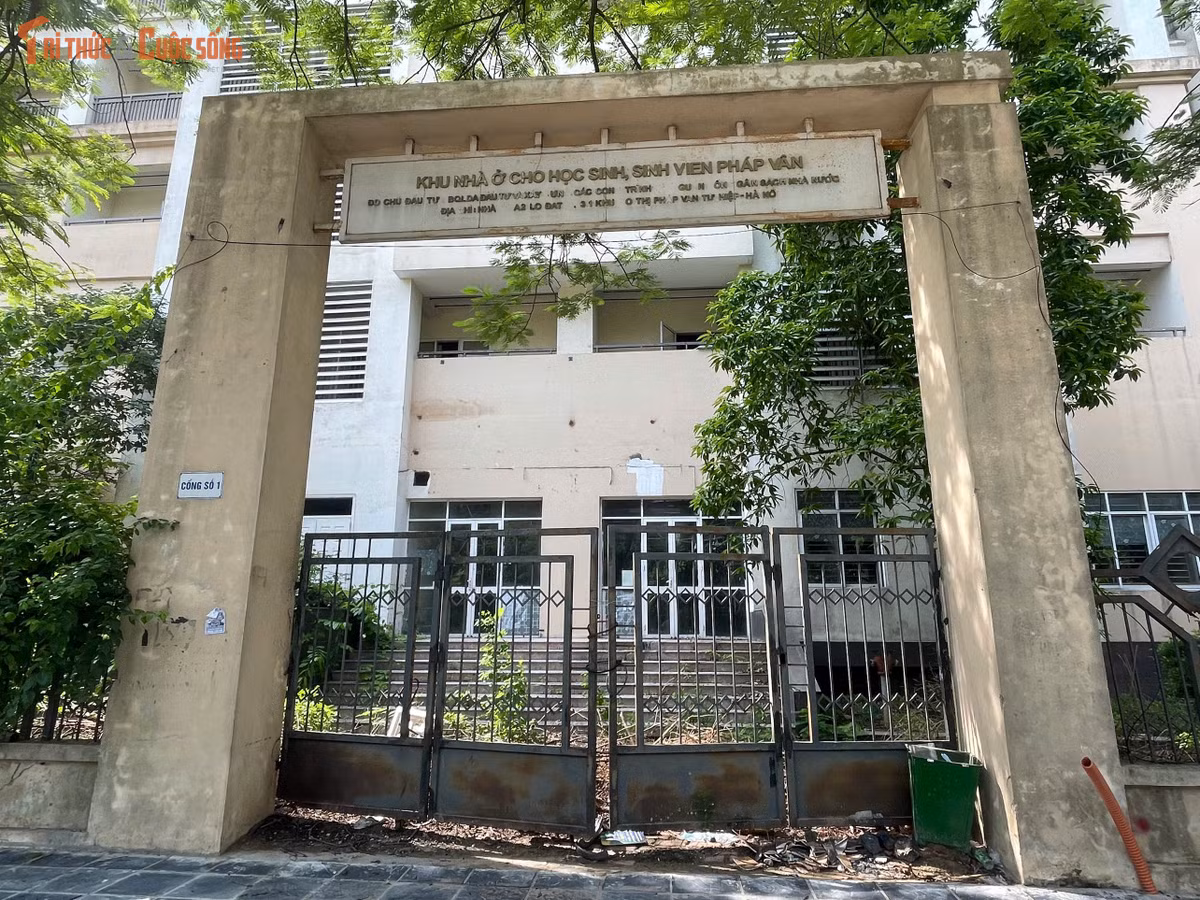 Khu nhà học sinh, sinh viên Pháp Vân - Tứ Hiệp (phường Yên Sở, Hà Nội) nằm tại vị trí cửa ngõ phía Nam Thủ đô, cạnh tuyến cao tốc Pháp Vân - Cầu Giẽ. Sau nhiều năm chưa phát huy hết công năng, các tòa nhà tại đây đang được cải tạo, chuyển đổi thành nhà ở xã hội cho thuê.