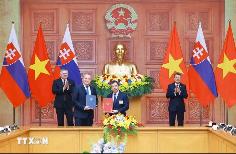 thu-tuong-le-minh-hung-hoi-dam-voi-thu-tuong-slovakia-robert-fico.jpg