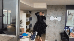  Sao nam này từng khiến nhiều người bất ngờ khi khoe khả năng catwalk điêu luyện trên đôi giày cao lênh khênh.