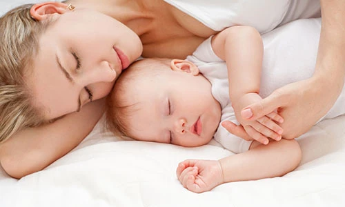 Cách rèn trẻ tự ngủ hiệu quả nhưng mẹ nên cân nhắc