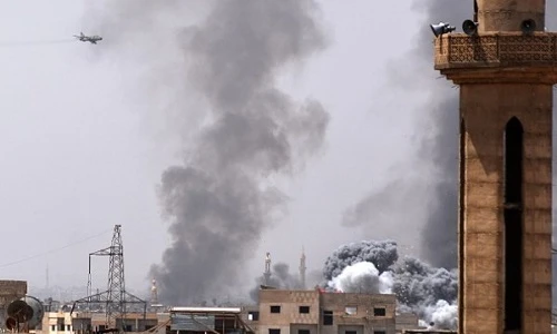 Ảnh: Chiến đấu cơ Syria phá nát căn cứ IS ở Nam Damascus