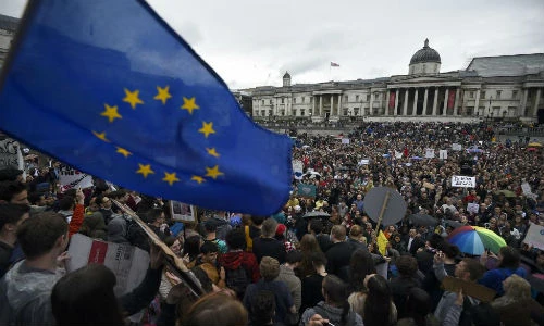 Loạt ảnh người dân London bày tỏ tình yêu với EU