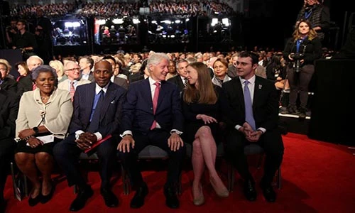 Tranh luận Trump-Clinton: Những nhân vật đặc biệt làm khán giả
