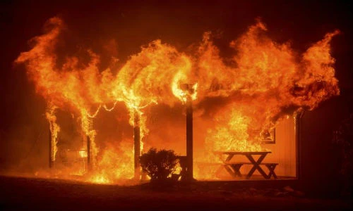 Hình ảnh cháy rừng dữ dội ở miền bắc California nước Mỹ