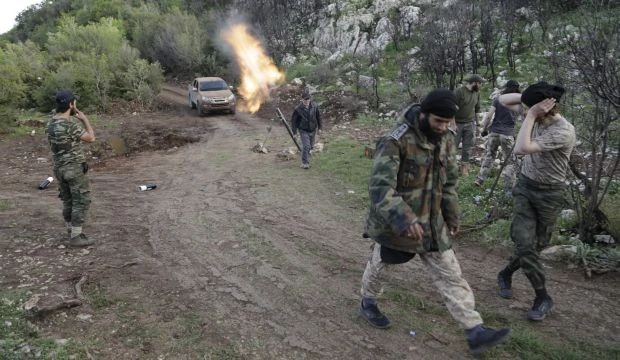 Khủng bố HTS tàn sát Quân đội Syria tại Bắc Latakia
