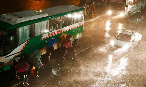 Siêu bão Mangkhut đang càn quét Philippines