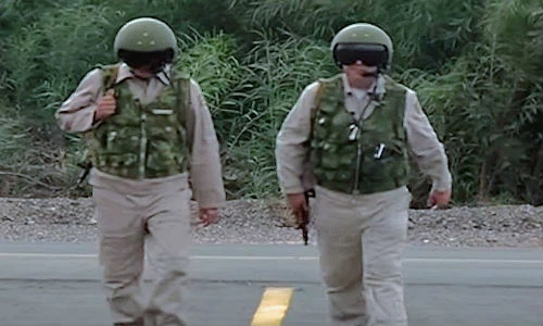 Syria: Phi công Nga mang theo súng AK-74 lên trực thăng