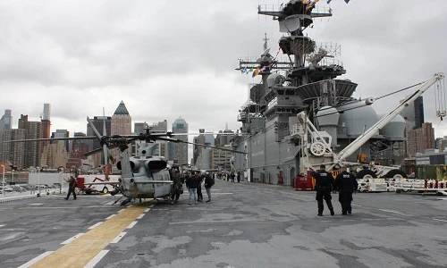 Soi dàn vũ khí “khủng” trên tàu tấn công đổ bộ USS Kearsarge