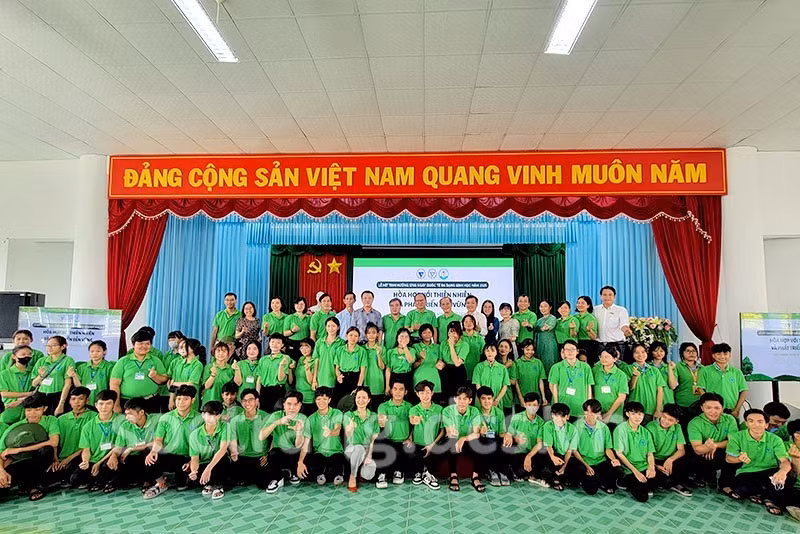 song-xanh.jpg