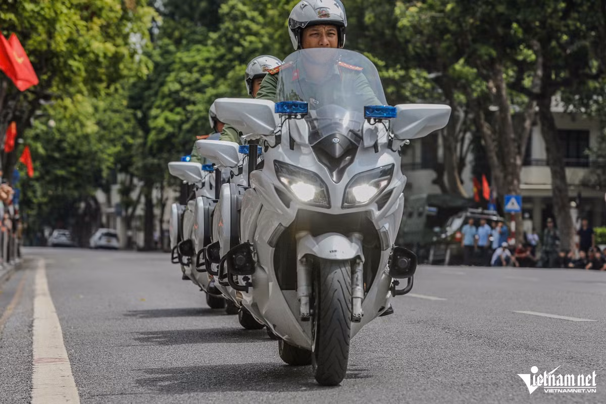 Trong tối cùng ngày, sẽ diễn ra chương trình biểu diễn nghệ thuật: "Bản hùng ca Công an nhân dân Việt Nam".