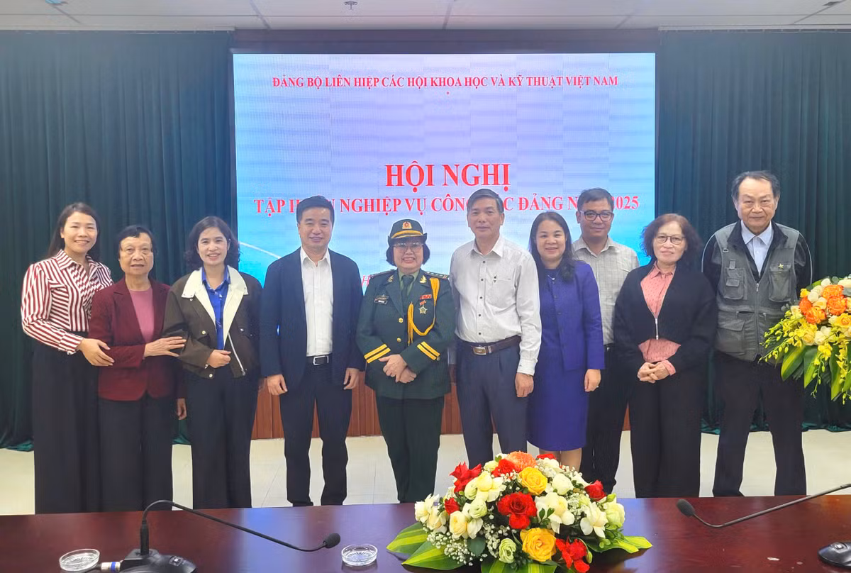 hoi-nghi-2.jpg