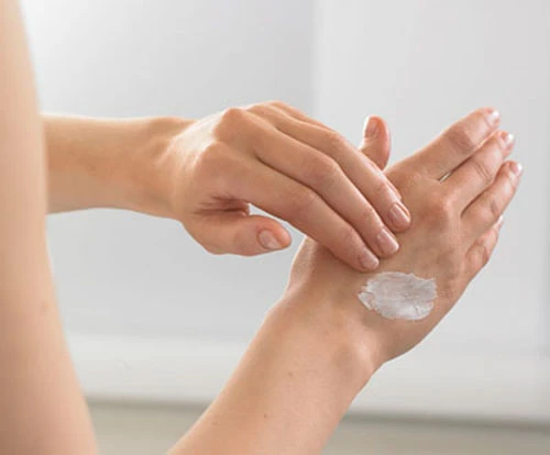 Mách khéo giữ bàn tay mềm mịn ngày thu đông