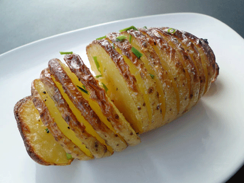 Khoai tây nướng. Khoai tây nướng cả vỏ là nguồn bổ sung sắt và các loại carbohydrate tuyệt vời cho cơ thể. Vì vậy, thường xuyên ăn khoai tây nướng trong thời gian mang thai là sự lựa chọn tuyệt vời để bạn đa dạng hóa nguồn bổ sung sắt vào cơ thể.