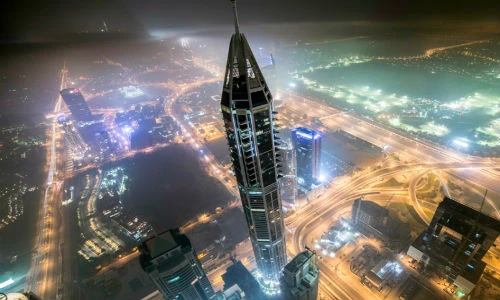 “Thót tim” cảnh “tự sướng” trên nóc nhà chọc trời ở Dubai