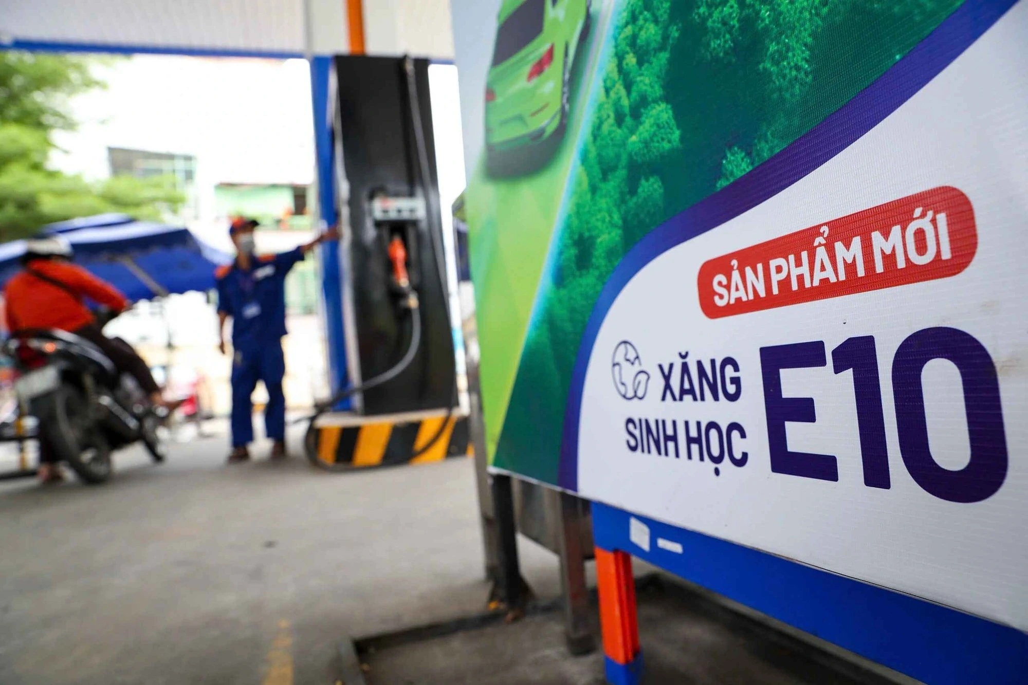 [VIDEO] Xăng sinh học E10 phủ sóng toàn quốc từ 15/5, giá rẻ hơn xăng khoáng