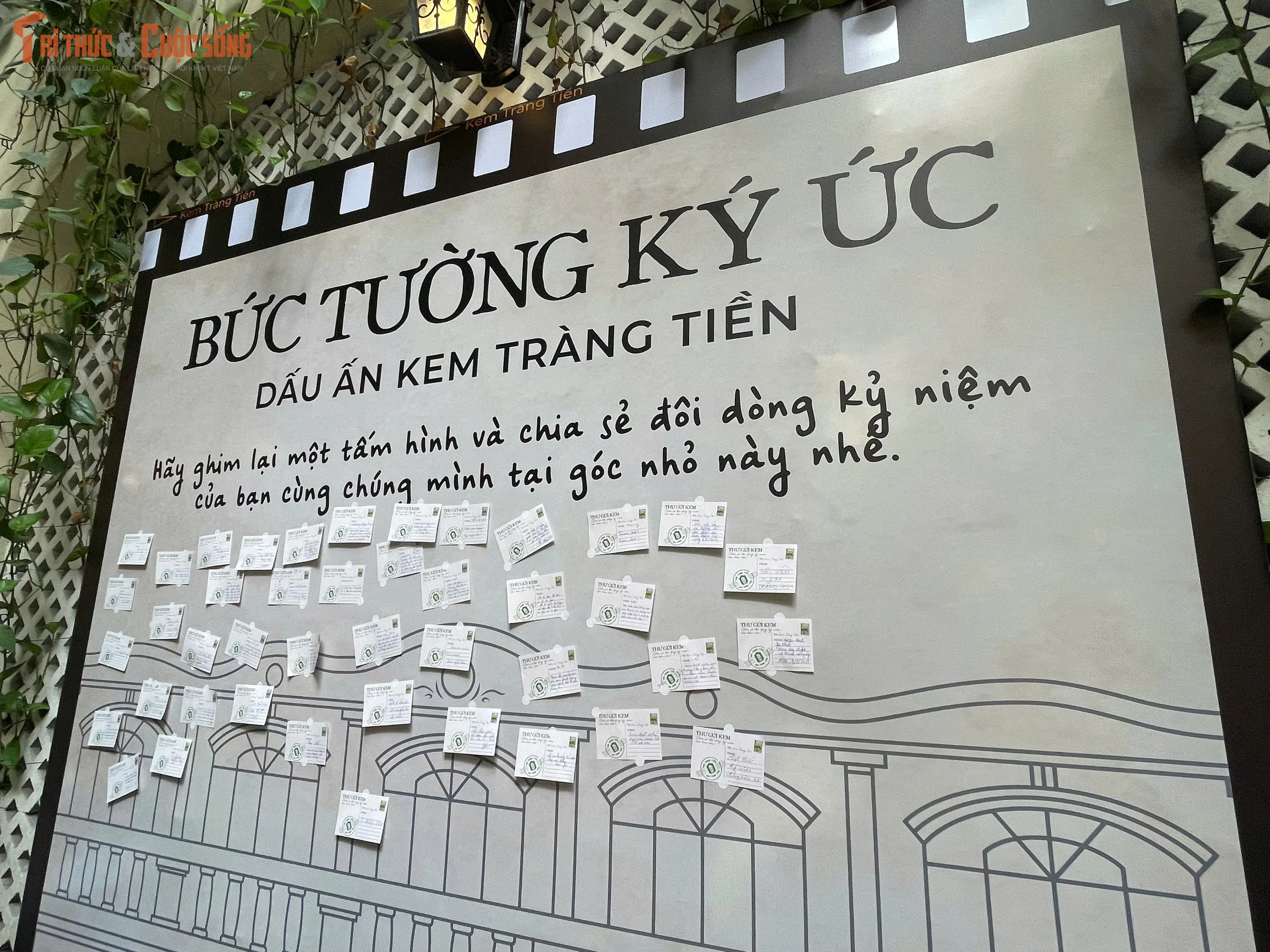 [GALLERY] Du khách tìm đến Kem Tràng Tiền trước ngày dừng bán ở địa điểm cũ