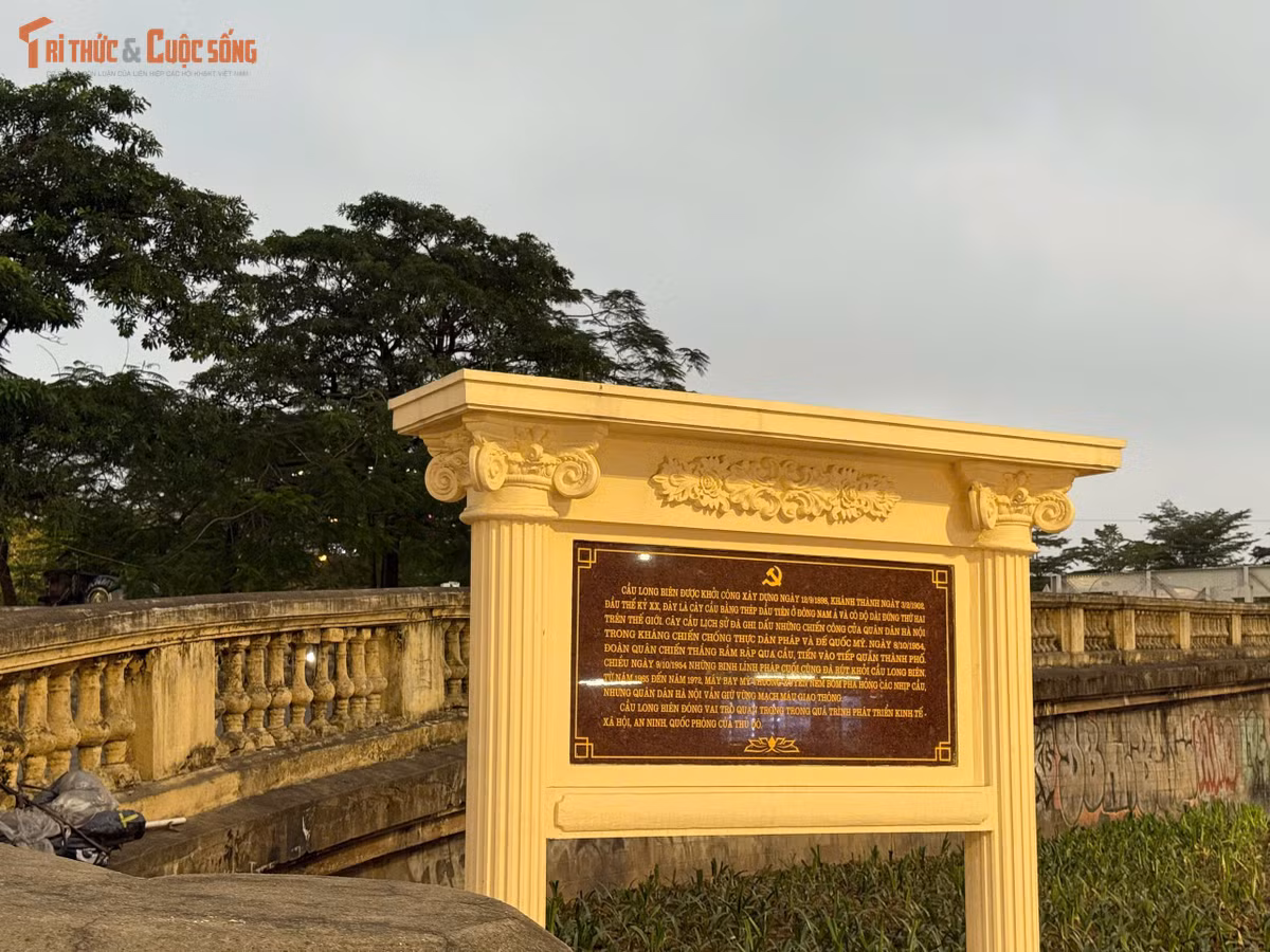 Cầu Long Biên cây cầu hơn 120 năm tuổi, gắn liền với lịch sử Thủ đô hiện vẫn đóng vai trò quan trọng trong mạng lưới giao thông. Việc sửa chữa lần này không chỉ nhằm đảm bảo an toàn trước mắt mà còn góp phần kéo dài tuổi thọ công trình trong bối cảnh hạ tầng đô thị ngày càng chịu áp lực lớn.