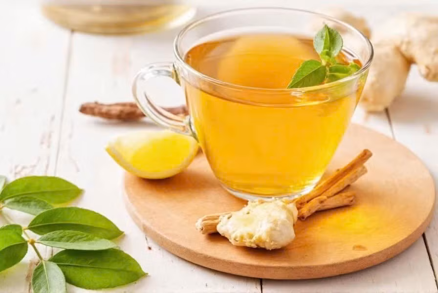 Trà gừng là thức uống đơn giản, dễ thực hiện và phù hợp với nhiều người khi bị cảm lạnh. Khi pha chế đúng cách và tránh những sai lầm thường gặp, trà gừng không chỉ mang lại cảm giác ấm áp mà còn hỗ trợ cơ thể chống lại cảm lạnh một cách an toàn và tự nhiên. Ảnh minh họa