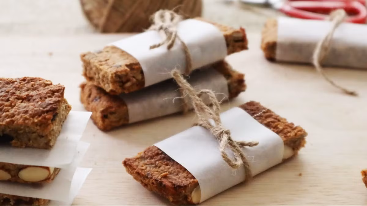 Tương tự, ngũ cốc có đường hay bánh ngọt vào bữa sáng cũng tạo môi trường thuận lợi cho vi khuẩn, làm tăng sản xuất axit và làm hại men răng, đặc biệt khi lượng nước bọt còn thấp vào buổi sáng. Ảnh minh họa