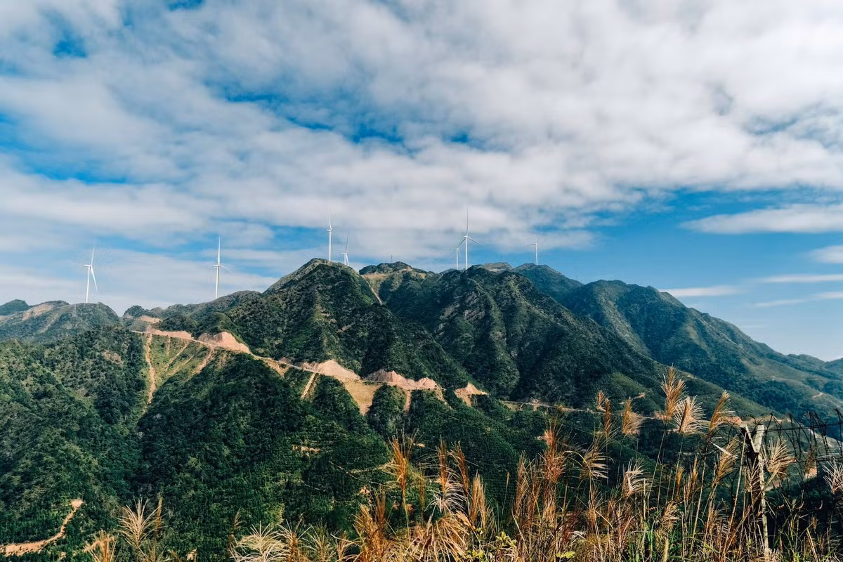 Nằm cách Hà Nội khoảng 270 km Bình Liêu như “Sapa thu nhỏ” của Quảng Ninh, hấp dẫn bởi thiên nhiên hoang sơ, hùng vĩ cùng không khí trong lành, mát mẻ. Ảnh Huyền