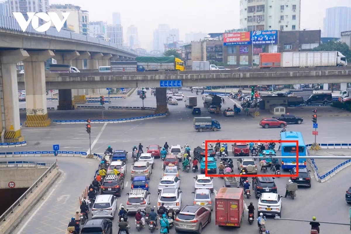 Tình hình trật tự an toàn giao thông từ trong nội đô ra ngoài vành đai, cửa ngõ đã được đảm bảo. Tình trạng vượt đèn đỏ, lấn làn trở nên hiếm gặp từ khi "mắt thần" hoạt động.
