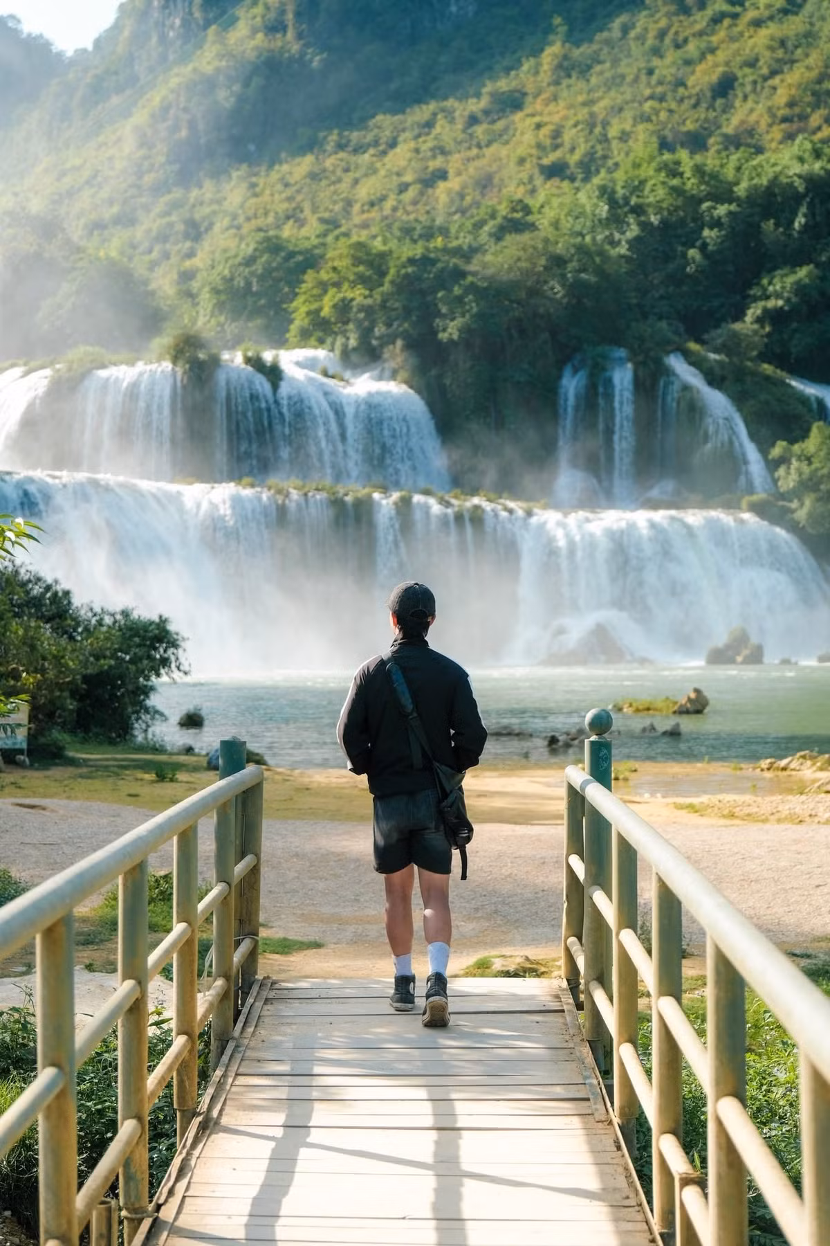 Một trong những lý do khiến Cao Bằng trở thành điểm đến không thể bỏ qua vào tháng 6 chính là khí hậu trong lành và mát mẻ. Không giống như những điểm du lịch khác vào mùa hè, nơi nắng nóng oi ả, Cao Bằng mang đến một không khí mát mẻ, dễ chịu, lý tưởng cho các chuyến tham quan và khám phá. Ảnh Phạm Văn Phong