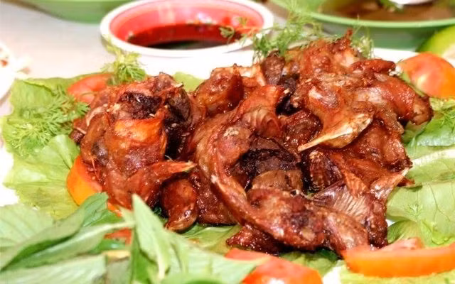 Từ chuột dừa, người miền Tây có thể chế biến thành nhiều món như hấp, quay chảo, xào lăn hay rim mặn ngọt. Tuy nhiên, món được ưa chuộng nhất vẫn là chuột dừa nướng. Ảnh MIA