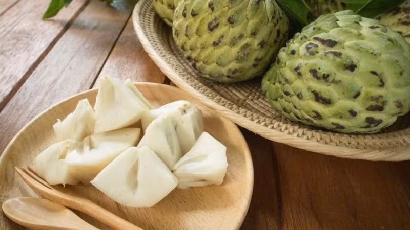 Na là sự kết hợp giữa vitamin A và E, giúp dưỡng ẩm, chống lại gốc tự do và kích thích sự hình thành tế bào da mới. Ăn na hoặc uống nước ép thường xuyên giúp da khỏe mạnh, tươi sáng. Ảnh minh họa