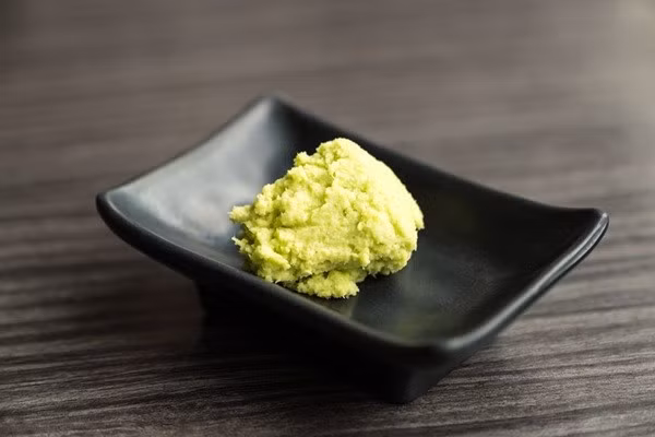 Điều này đặc biệt không phù hợp với những người đang bị nhiệt miệng, viêm họng, nổi mụn hoặc có cơ địa dễ nóng trong. Việc ăn thường xuyên có thể gây cảm giác bứt rứt, khó chịu sau bữa ăn. Ảnh minh họa/ Nguồn internet