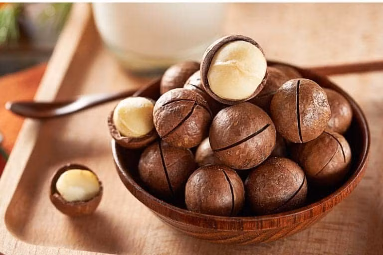 Ngoài ra, loại cây này chỉ phát triển tốt ở những vùng có khí hậu và thổ nhưỡng phù hợp, chủ yếu thuộc khu vực cận nhiệt đới. Điều này khiến nguồn cung toàn cầu không quá dồi dào. Ảnh Vinmec