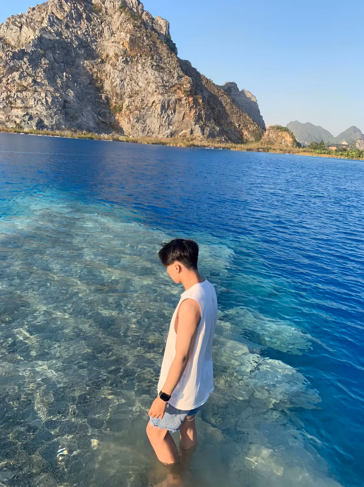 Một trong những điều khiến Tuyệt Tình Cốc giữ được vẻ đẹp như hiện tại chính là nhờ vào ý thức bảo vệ môi trường của cộng đồng du lịch. Để góp phần duy trì sự nguyên sơ ấy, mỗi du khách cần có trách nhiệm giữ gìn vệ sinh chung, không xả rác bừa bãi và nên mang theo túi đựng rác cá nhân để tự thu gom sau chuyến đi. Ảnh Quang Anh