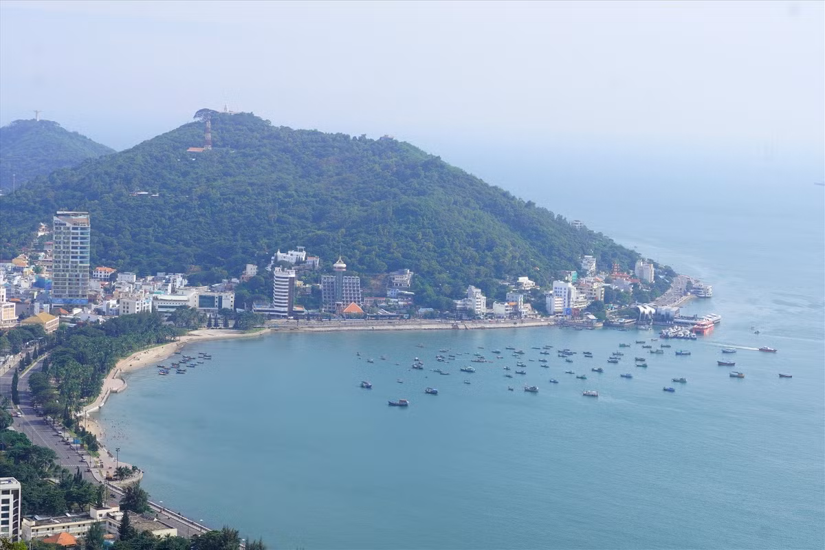 Nằm cách trung tâm TP HCM không quá xa, giao thông thuận tiện, Vũng Tàu luôn là lựa chọn hàng đầu cho những chuyến du xuân ngắn ngày dịp Tết Nguyên đán. Ảnh Thành An