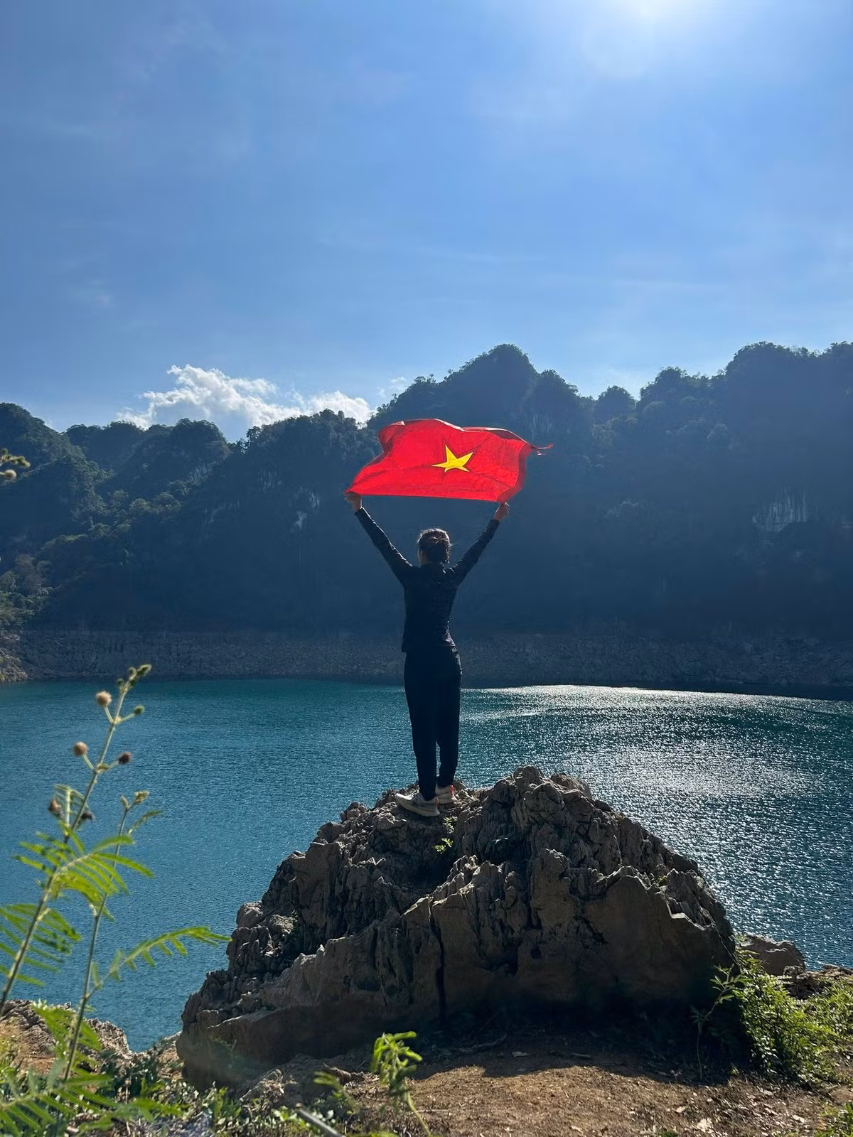Trekking Hồ Mắt Ngọc không phải chuyến đi ồn ào. Nhưng chính sự bình yên tuyệt đối đó lại khiến nơi này trở nên đặc biệt, như một viên ngọc được cất giấu giữa đại ngàn, chỉ dành cho những ai thật sự muốn tìm – và thật sự biết lặng im để lắng nghe. Ảnh Trang Pham
