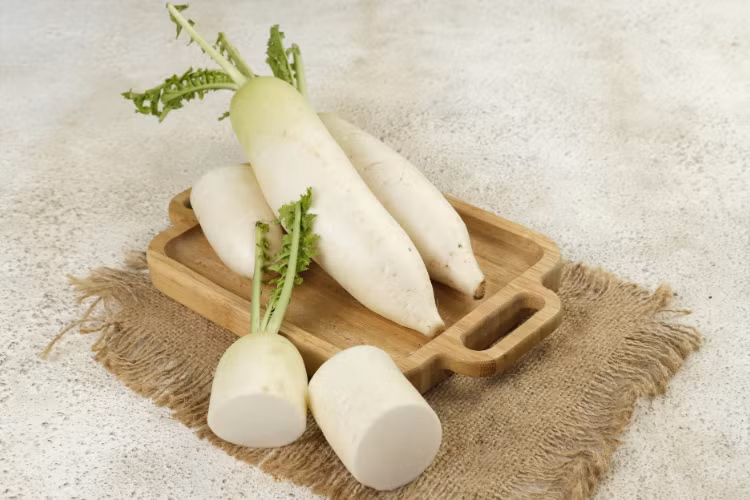 Các enzyme tự nhiên trong củ cải còn hỗ trợ tiêu hóa, giảm đầy hơi, khó tiêu và táo bón, đặc biệt hữu ích với những người muốn cải thiện chức năng tiêu hóa hoặc làm sạch cơ thể sau các bữa ăn nhiều dầu mỡ. Ảnh minh họa