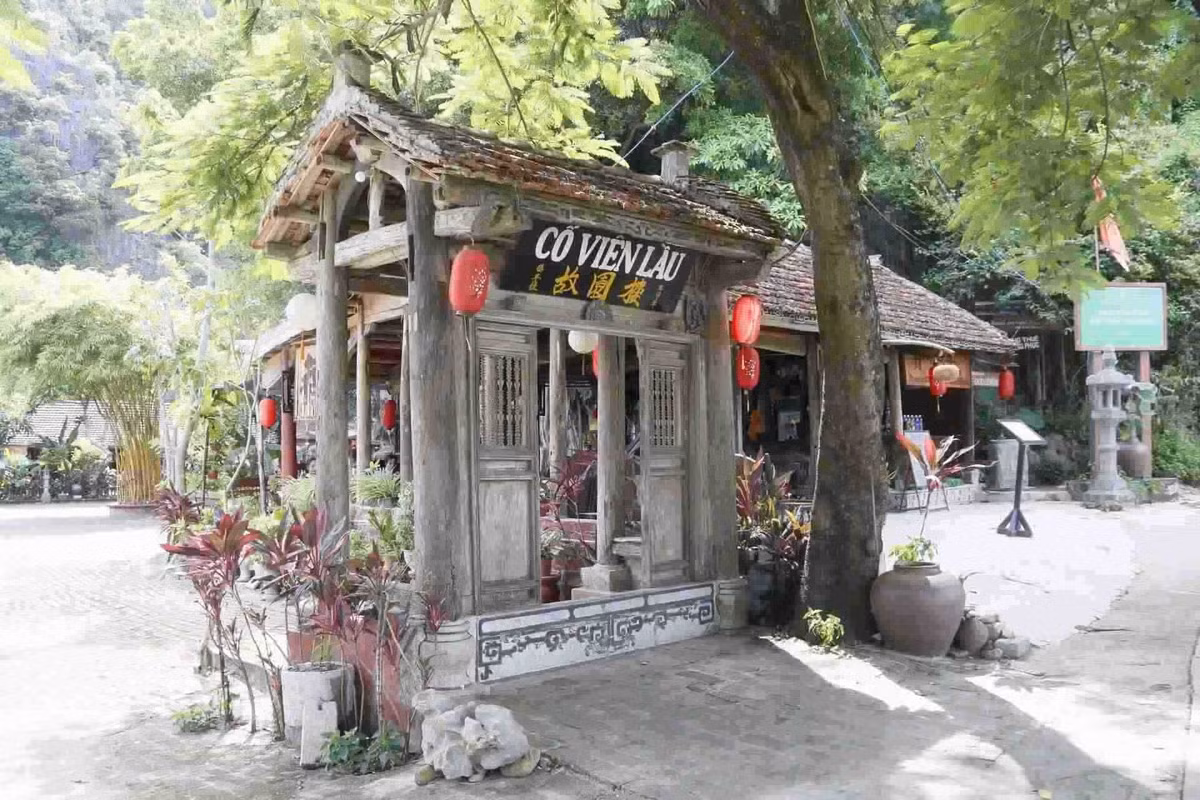 Cố Viên Lầu không chỉ là điểm check-in thú vị mà còn là hành trình trở về với hồn quê Việt, nơi những giá trị văn hóa, kiến trúc và cảnh quan hài hòa tạo nên trải nghiệm độc đáo, giúp du khách hiểu thêm về truyền thống làng quê, nhịp sống xưa và vẻ đẹp của vùng đất cố đô Ninh Bình. Ảnh Nguyễn Trường