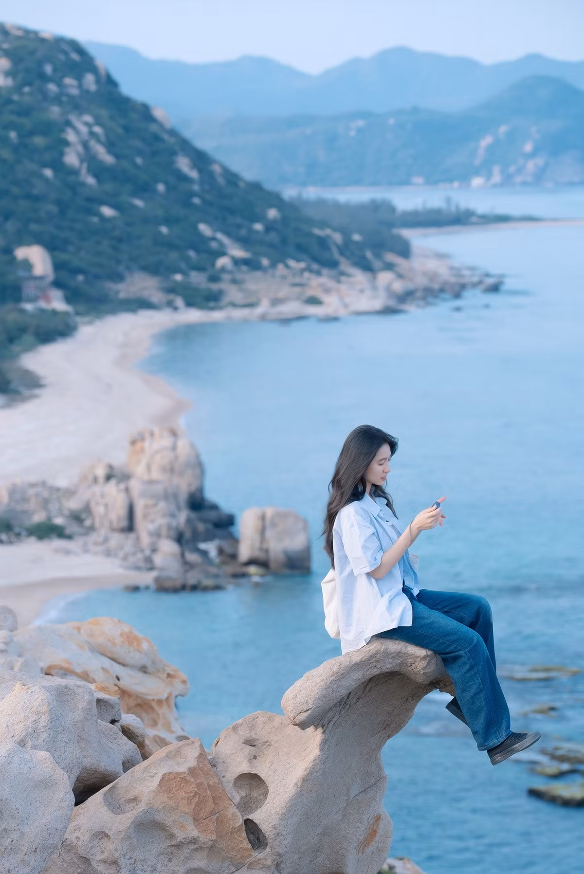 Với những ai yêu thích vẻ đẹp thiên nhiên và đam mê nhiếp ảnh, biển "vô cực" chắc chắn sẽ là một địa điểm không thể thiếu trong chuyến du lịch mùa hè này. Ảnh Mỹ Duyên