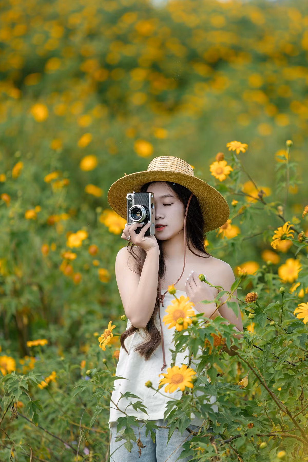 Để tận hưởng trọn vẹn hành trình, du khách nên đi bộ nhẹ nhàng, mang theo giày bệt và trang phục thoải mái. Ảnh Hoàng Cao Khánh