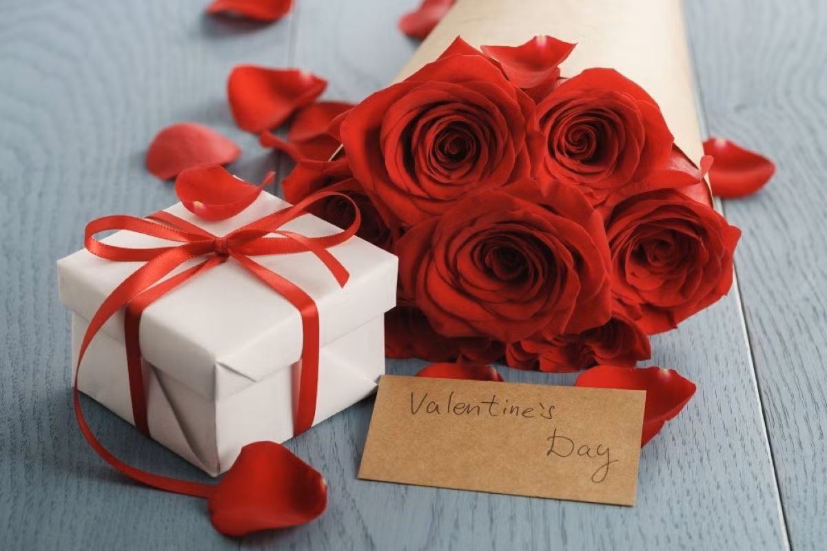 Dưới đây là những món quà giản dị nhưng đủ sức sưởi ấm trái tim, giúp khoảng cách địa lý trở nên ngắn lại trong ngày Valentine. Ảnh minh họa